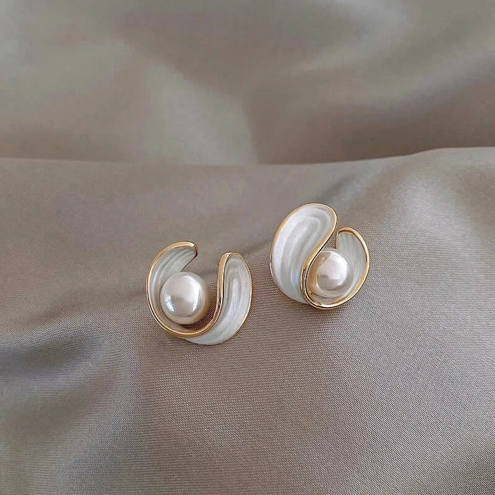 Luxurious Gold Earrings Featuring White Opals and Pearls 