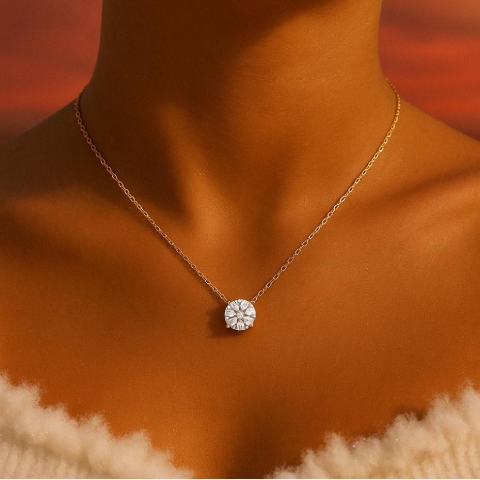 Maissa | Necklace with a Small Point of Light