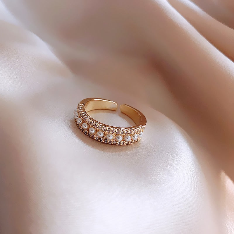 Exclusive Pearl and Gold Luxury Ring 