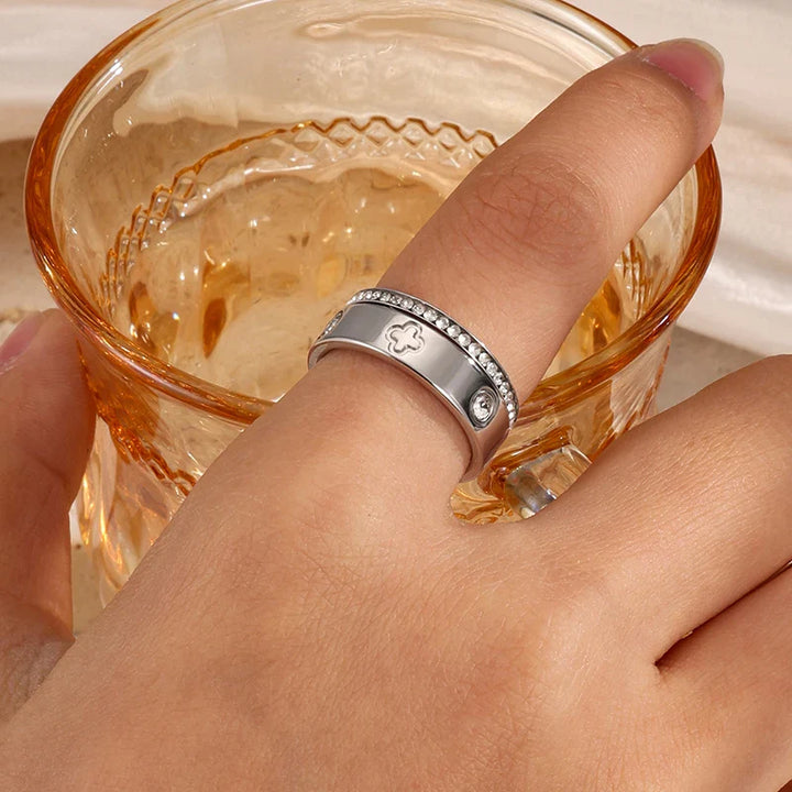 Shining Clover &amp; Crystal Ring