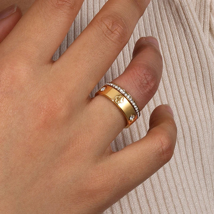Shining Clover &amp; Crystal Ring