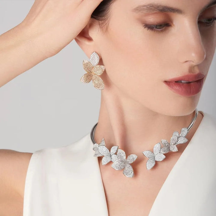 Elegant Flower Crystal Necklace 