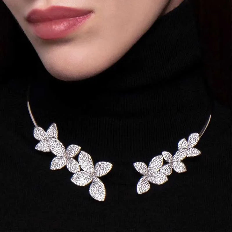 Elegant Flower Crystal Necklace 