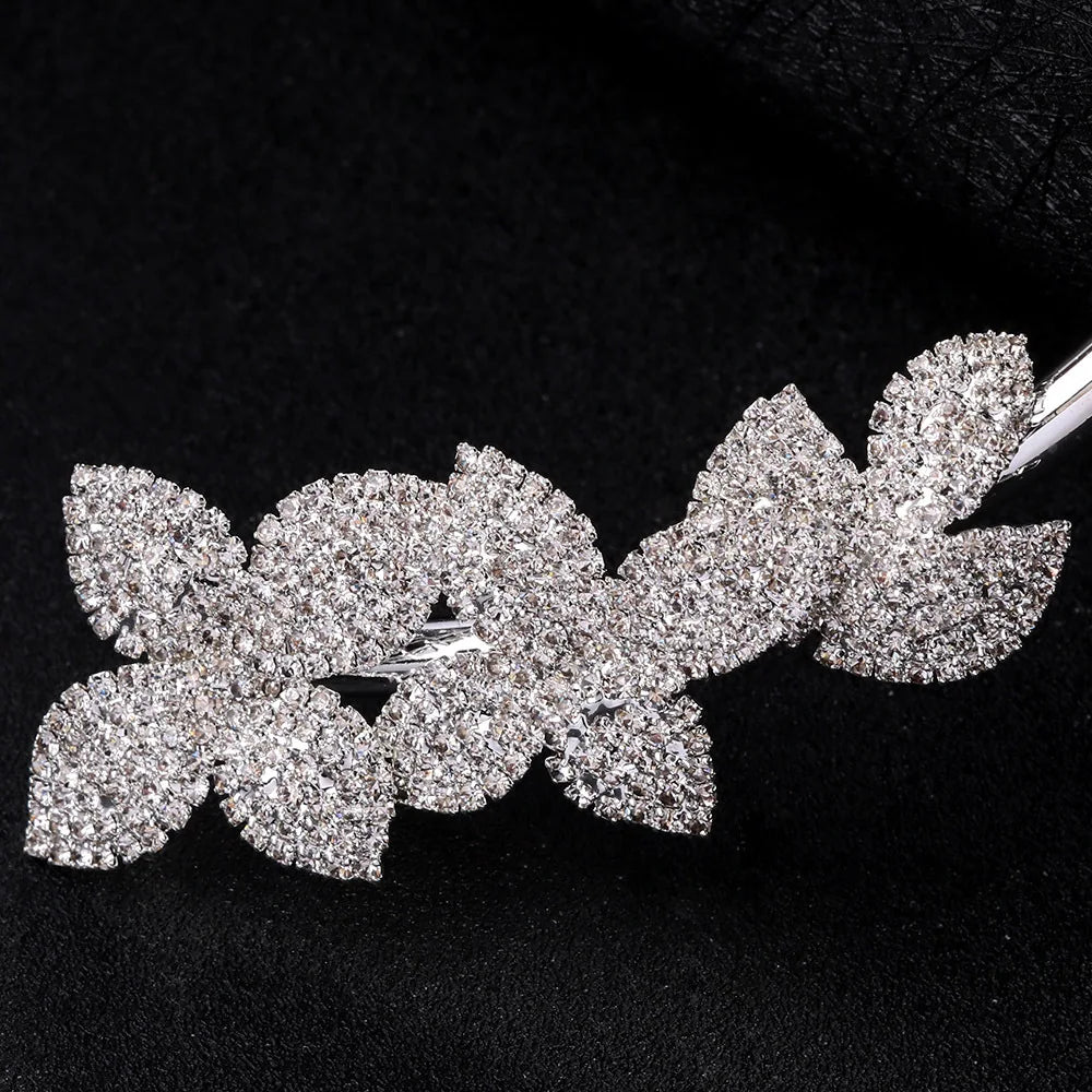 Elegant Flower Crystal Necklace 