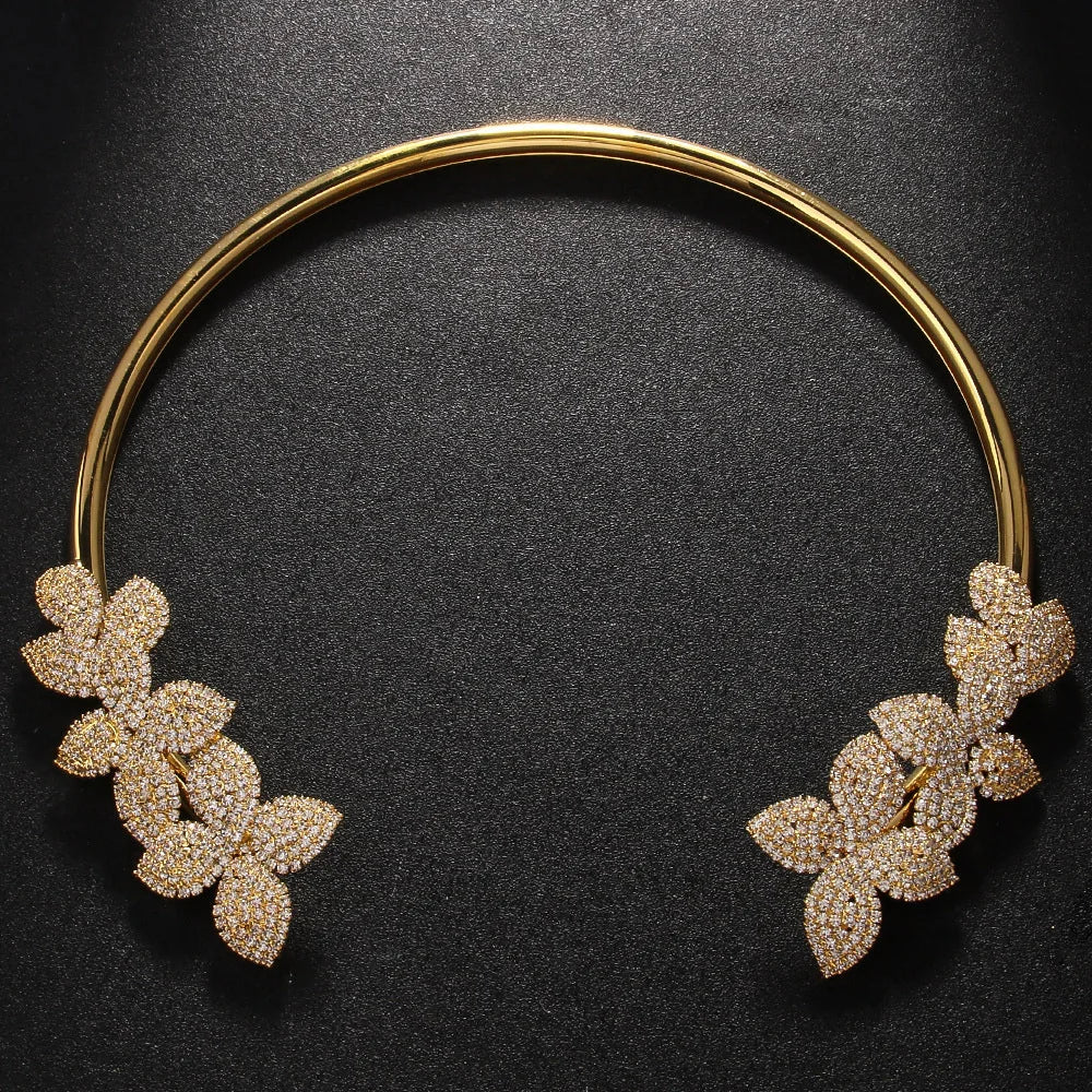 Elegant Flower Crystal Necklace 