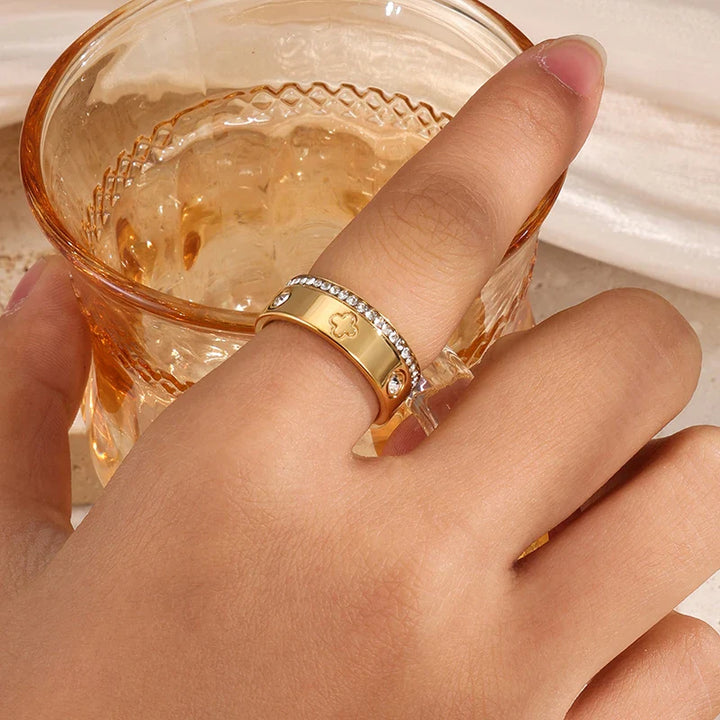 Shining Clover &amp; Crystal Ring