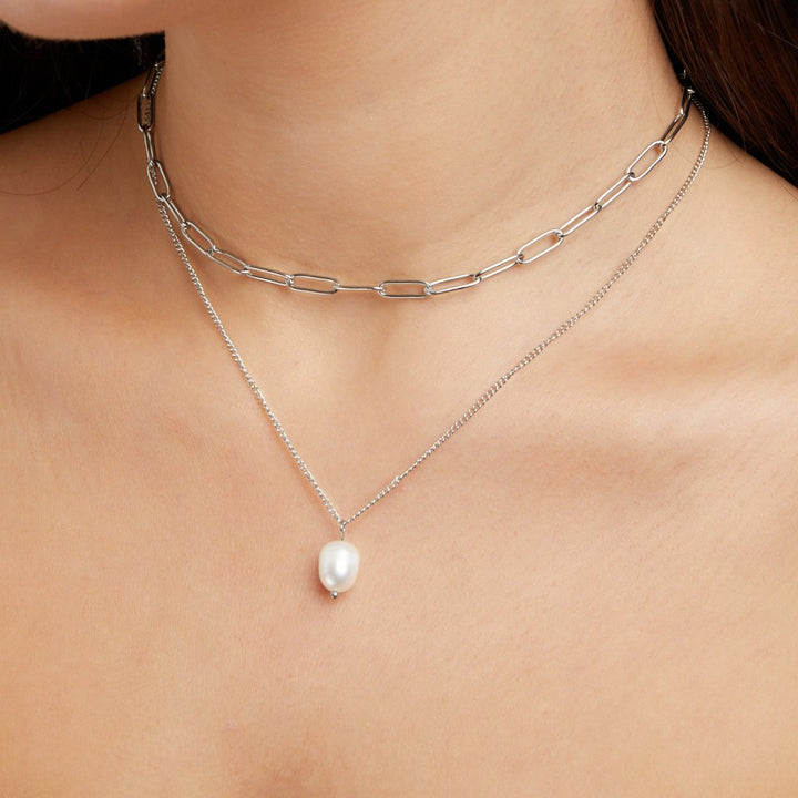 Elegant Pearl Drop Necklace 